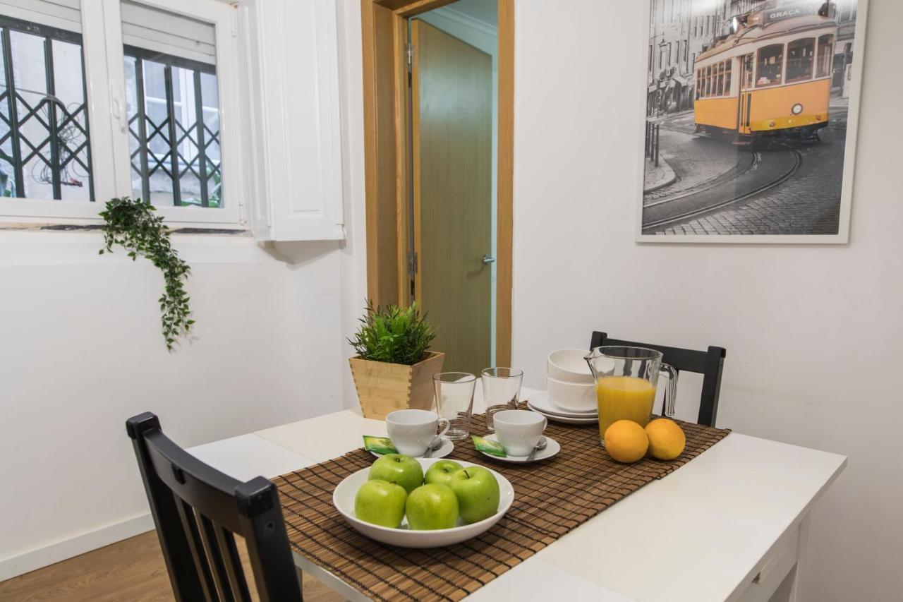 Ferienwohnung Alfama Typical Beco Dos Ramos Lisboa Exterior foto