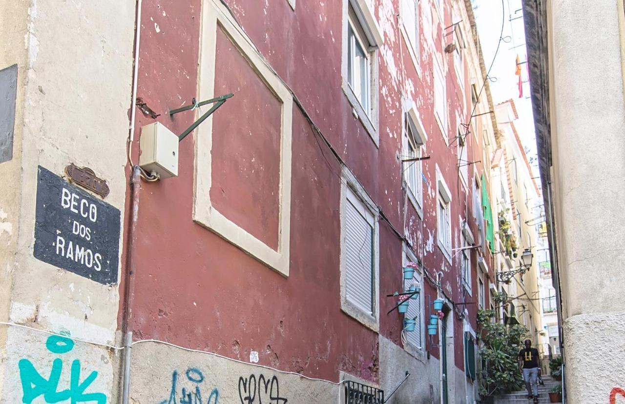 Ferienwohnung Alfama Typical Beco Dos Ramos Lisboa Exterior foto
